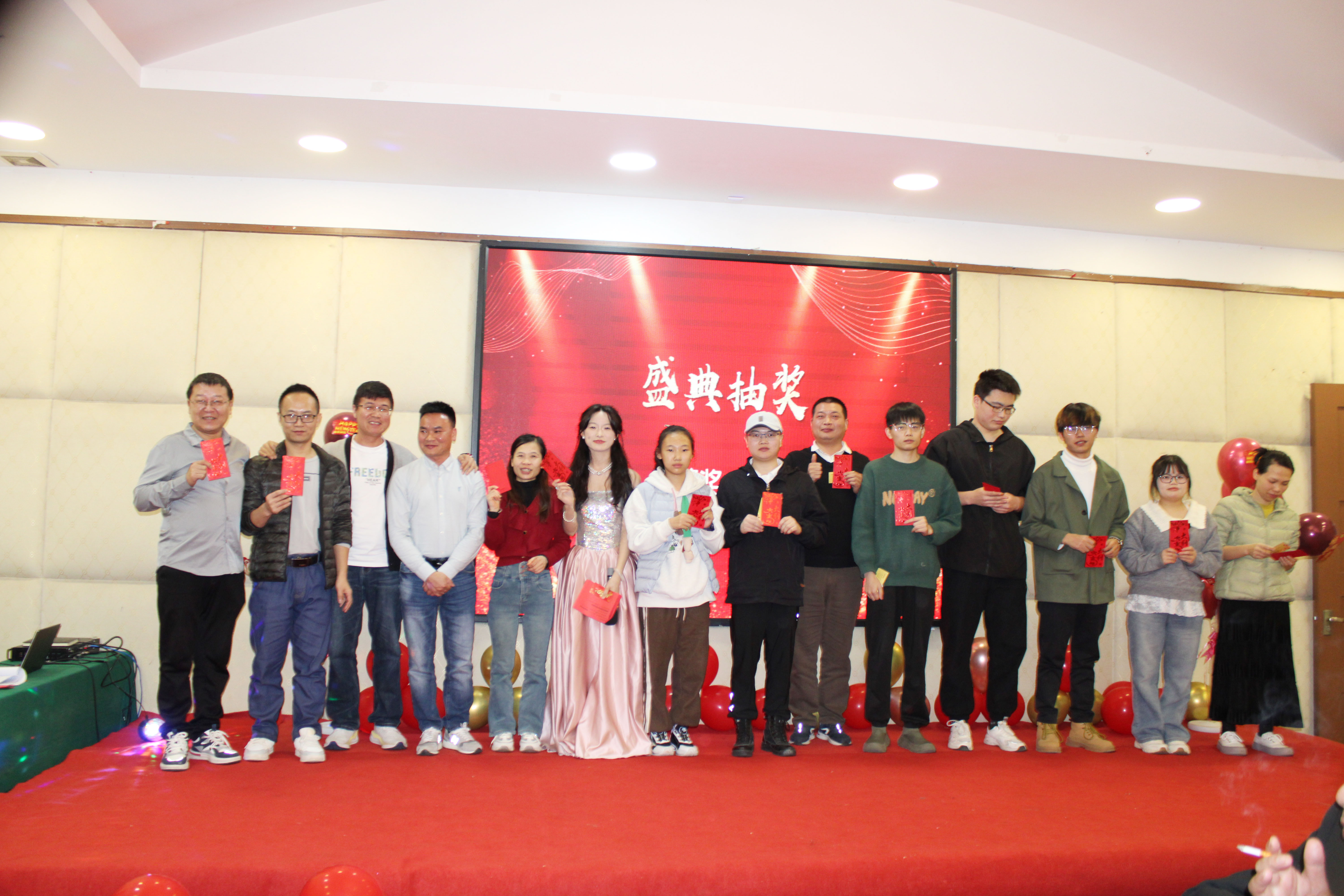 【感恩奋进 不负韶华】2024高能计算机年度表彰大会盛宴(图15) 【感恩奋进 不负韶华】2024高能计算机年度表彰大会盛宴(图15)