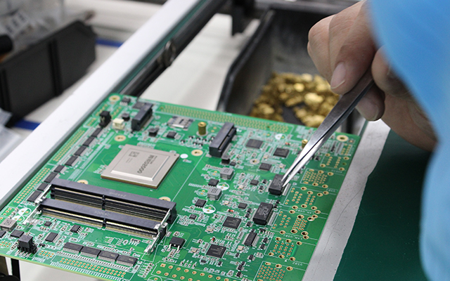 在金融发展领域，嵌入式主板有什么优点？