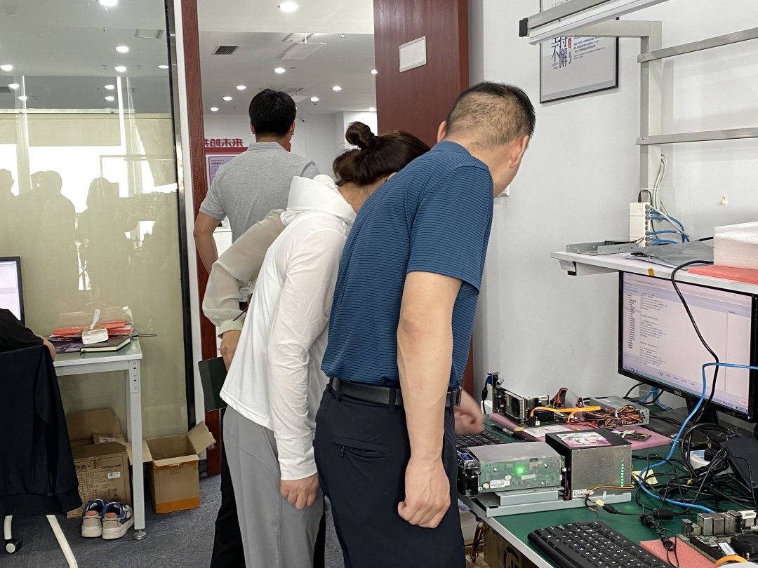 c528990a44e04348a915bb186e68bff.jpg c528990a44e04348a915bb186e68bff.jpg